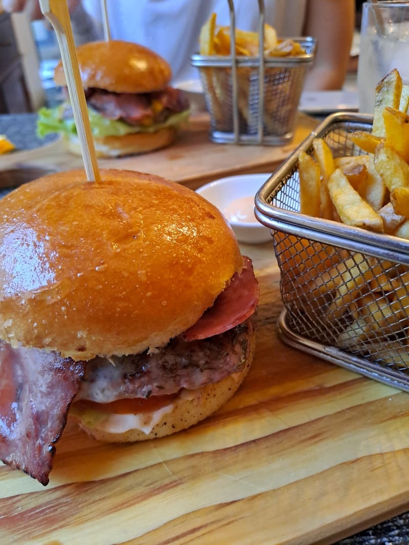 Cosmopolitan Burger, Lisbon