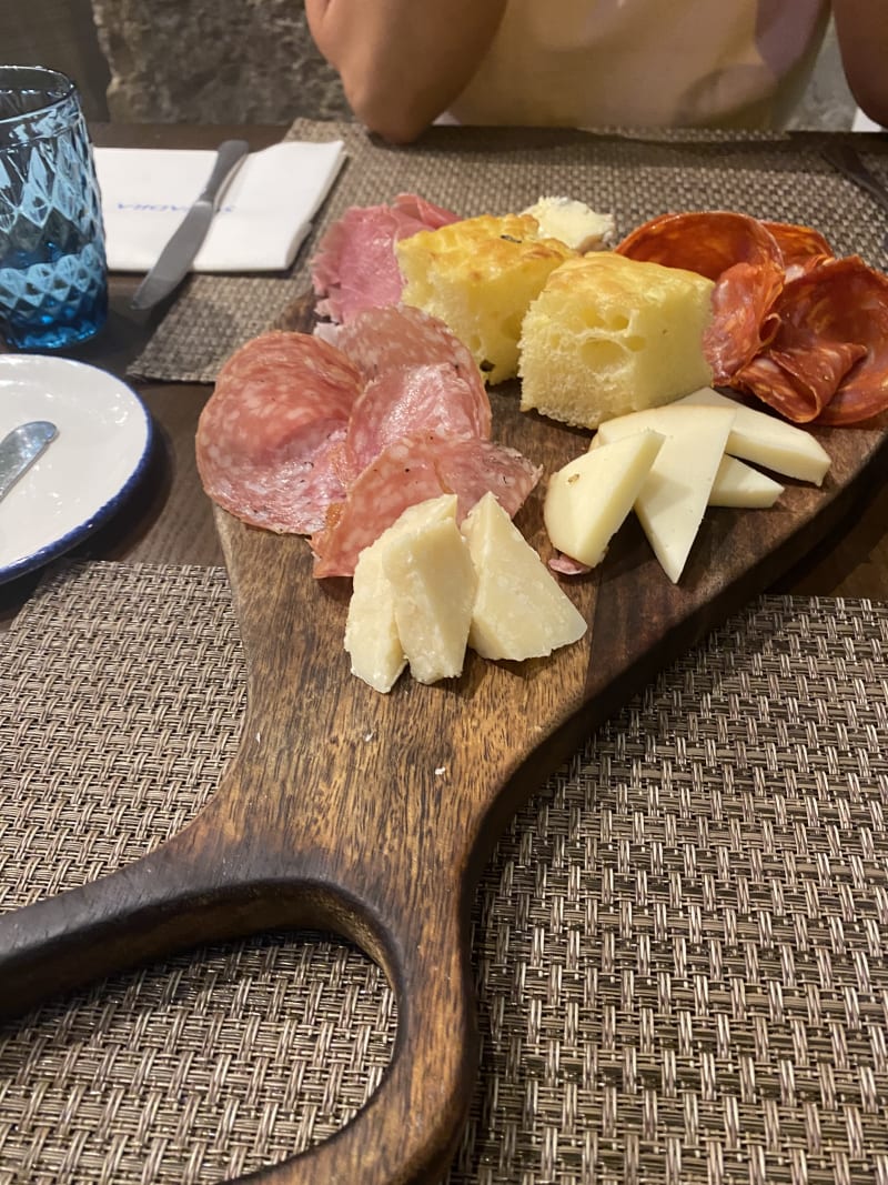 Carosello de queijos italianos com compota caseira e fruta - Ristorante La Squadra, Lisbon