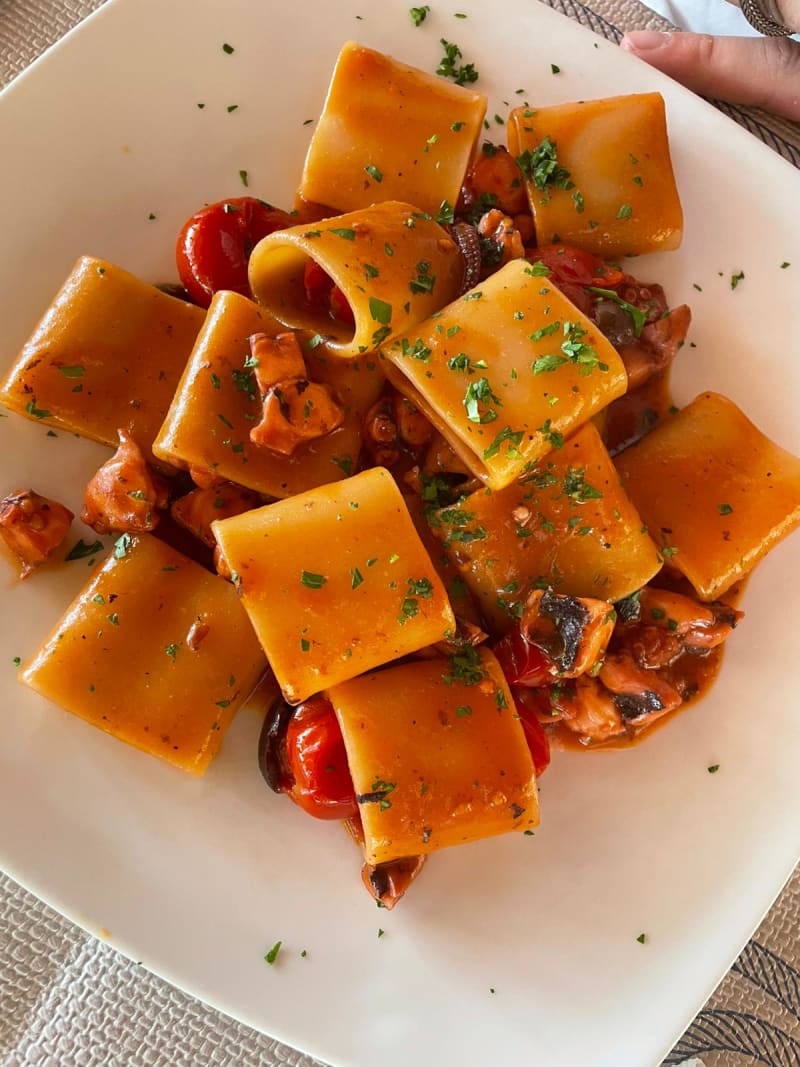 Paccheri con polpo, pomodorini e olive di Gaeta - Trattoria Da Anna