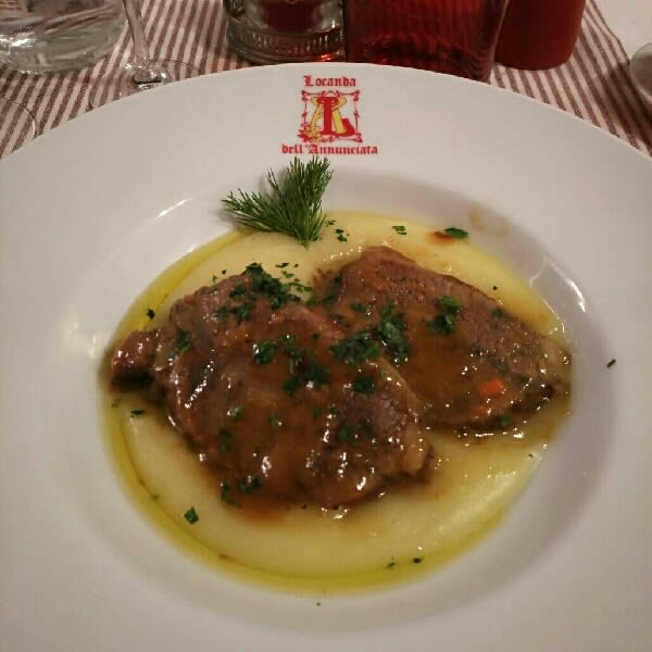 carne morbida e deliziosa su crema soffice e dolce - Osteria della Locanda Dell'Annunciata