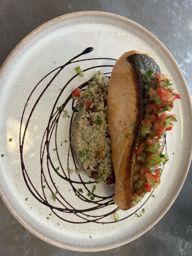 Pavé de saumon à l’unilatéral, quinoa sauce à l’estragon - Parenthèse(s), Paris