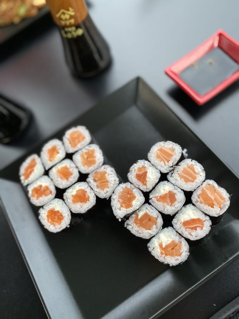 Maki saumon et maki saumon/fromage - Yammy sushi, Blagnac