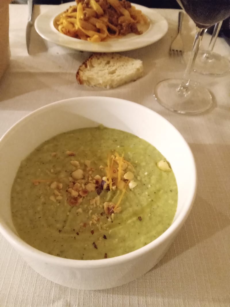 Zuppa di broccolo con nocciole - La Rimessa Bistrot, Bologna