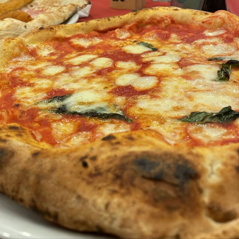 Pizza Margherita - Pizza Napoletana, Napoli