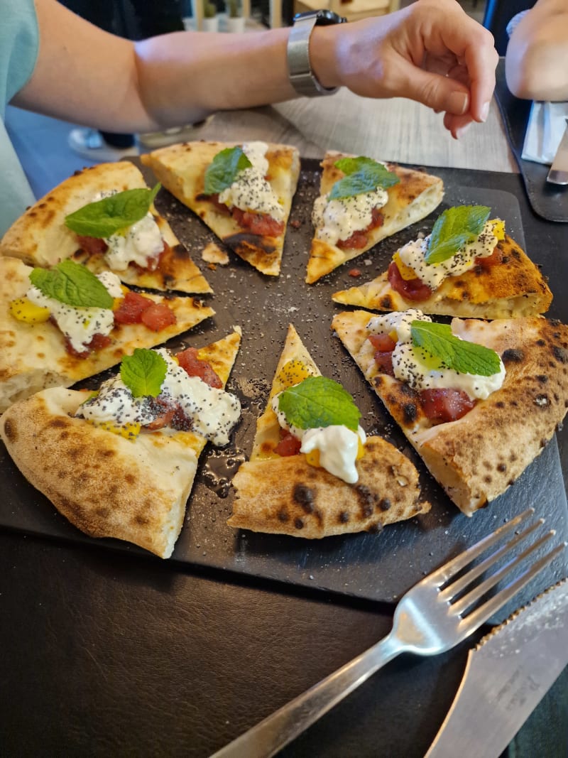 Bruschetta al pomodoro e basilico - Re e Regina Soffi di Pizza