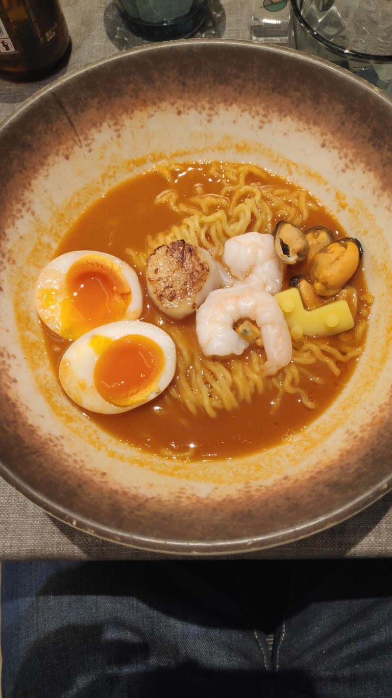 Broadside Ramen, Genoa