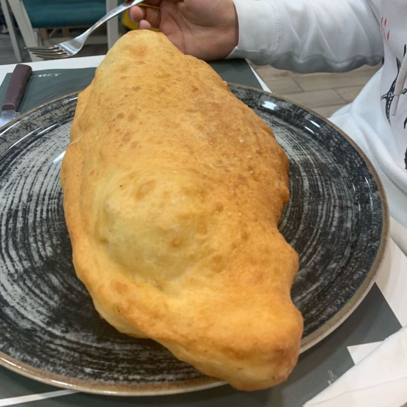 Pizza fritta - Pizzeria Trattoria Fedele, Naples