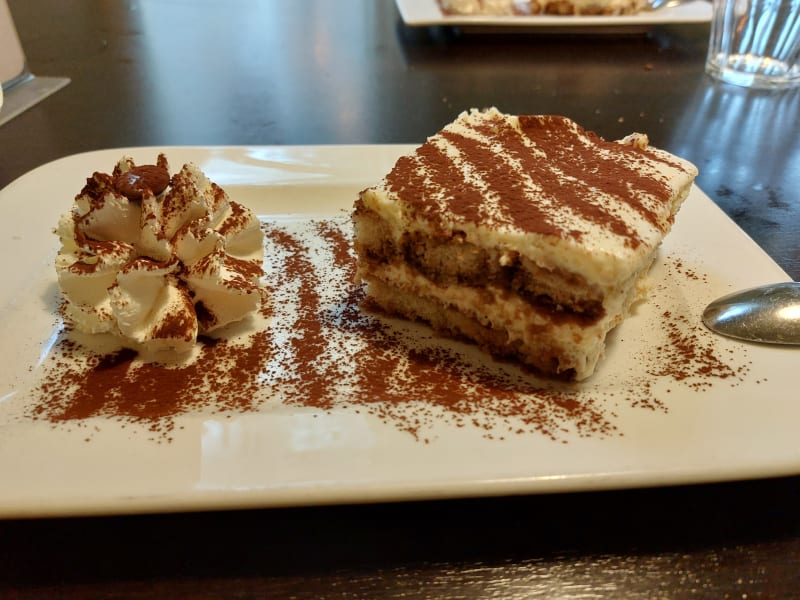 Huisgemaakte tiramisu - Ristorante Pizzeria Karalis, Leiden