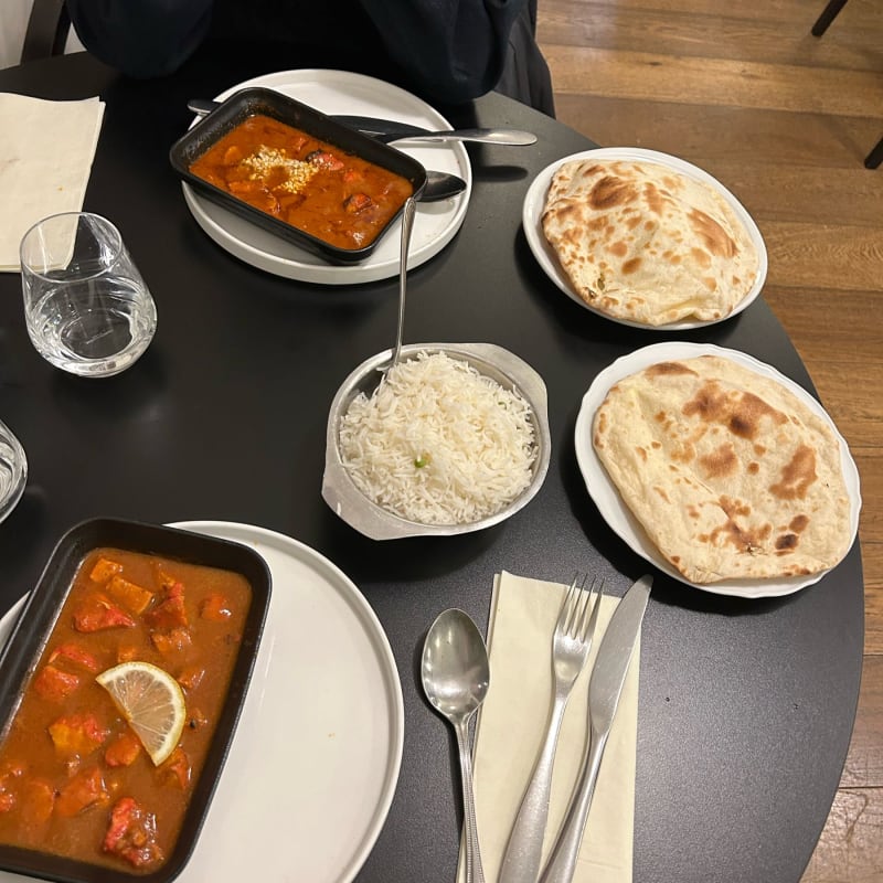 Poulet tikka massala, butter chicken & cheese naan - Indian House, Lille