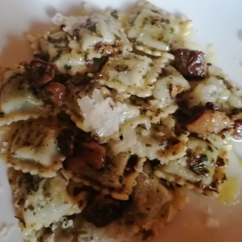 Ravioli tirati di magro e borragine con funghi e scaglie di parmigiano  - A Toa de Zena, Genova