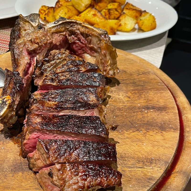 Bistecca alla fiorentina 830g con patate al forno - La Cucina del Ghianda, Florence