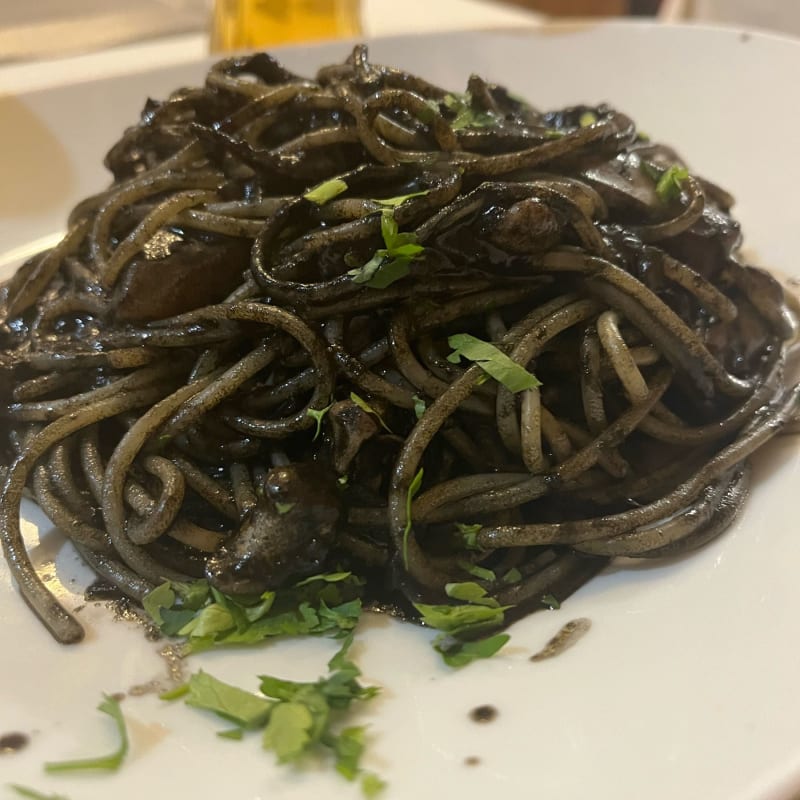 Spaghetti neri alla sappia - Trattoria alla Maddalena, Venice