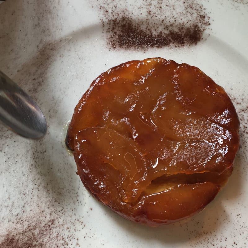 Tarte tatin chaude - Chez Papa 20, Paris