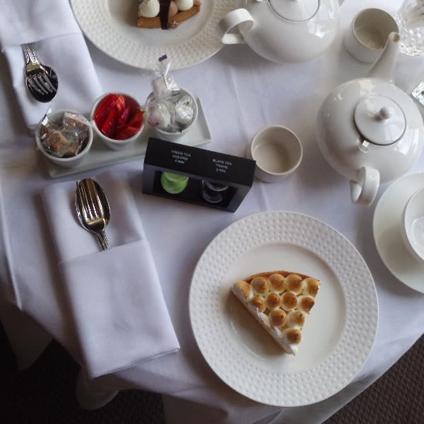 Tarta, de limón con un buen té - Albertine's - Beau-Rivage Genève, Geneva