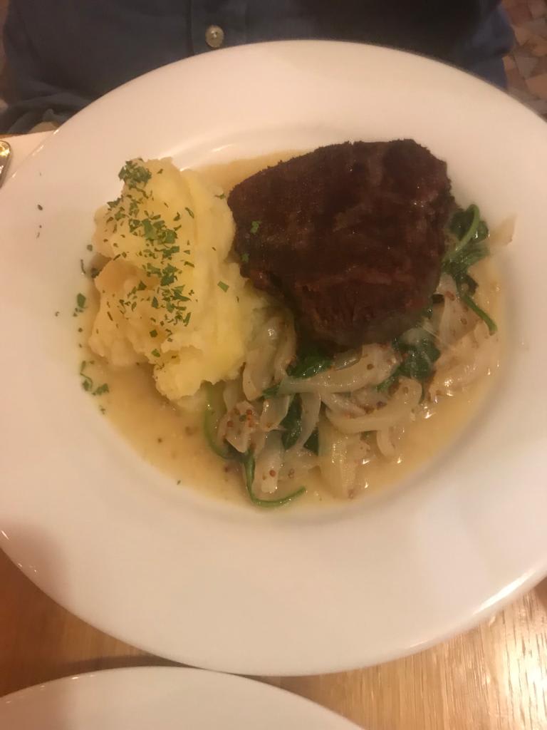 Joue de Boeuf crustillante.  - Le Petit Vatel, Paris