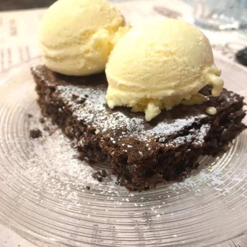 Torta caprese con gelato alla crema - Osteria Numero Cinque, Palestrina