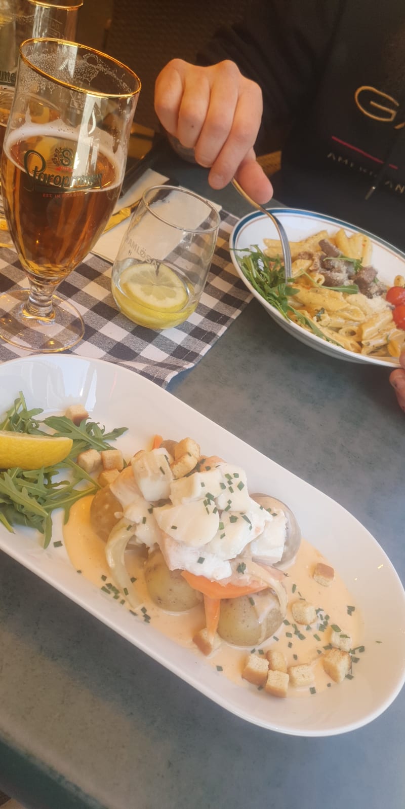 Harrys Varberg i Varberg Restaurangens meny, öppettider, bokning