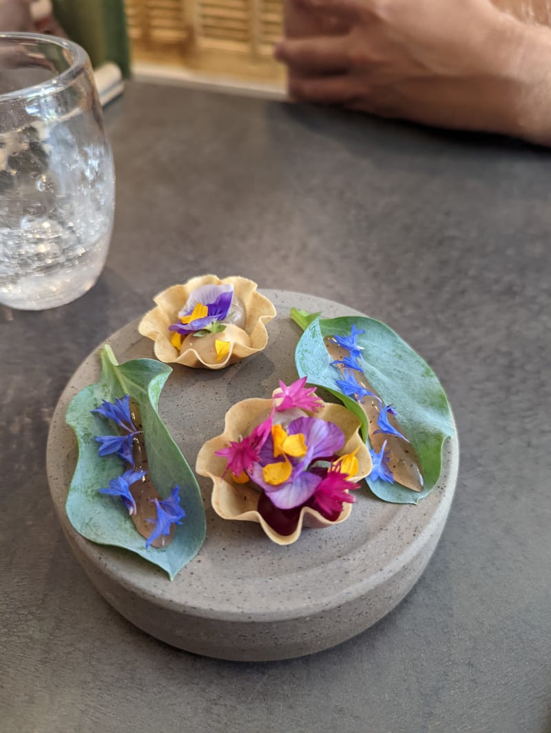 Qui Plume la Lune Jacky Ribault in Paris Restaurant Reviews, Menu