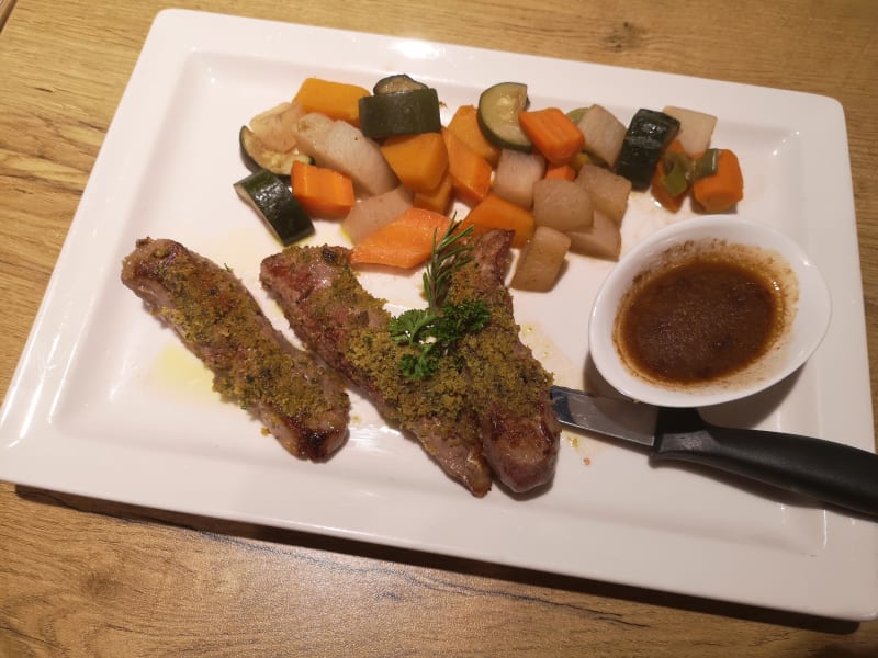 Filet d'agneau aux herbes croustillantes, supplément de légumes - L'Esparcette, Crissier