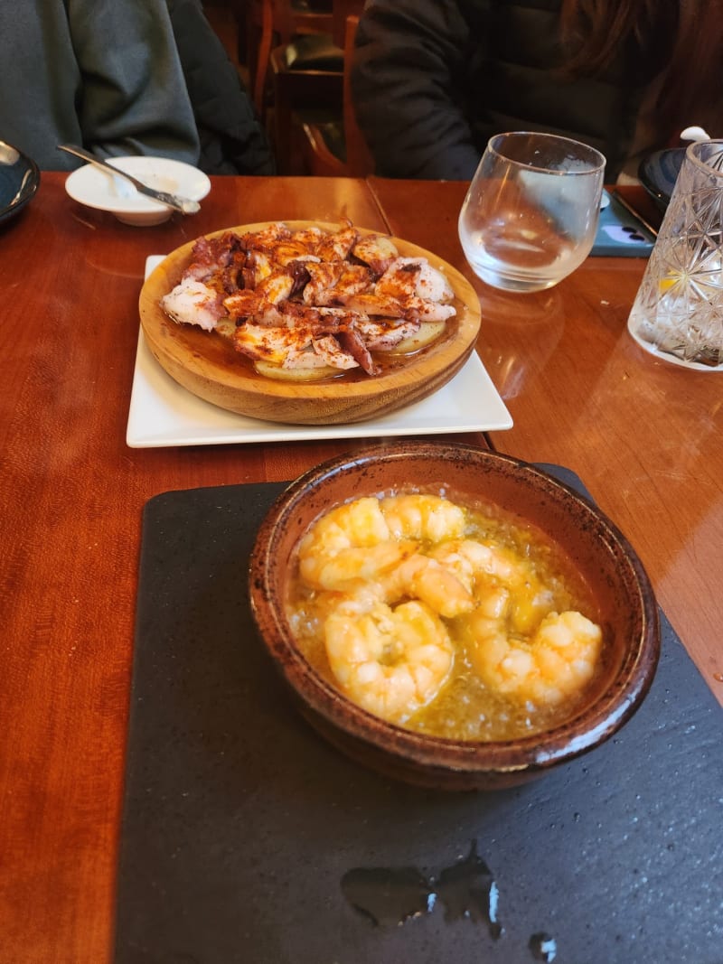 Gambas Al Aljillo, the classic Garlic Shrimp - Meson Andaluz Lisboa, Lisbon