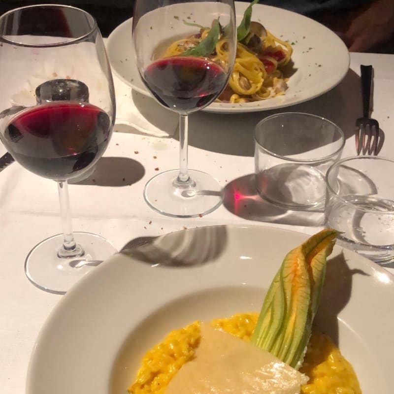 risotto allo zafferano e fiori di zucca e spaghetti alle vongole - Angelo's bistrot, Milan