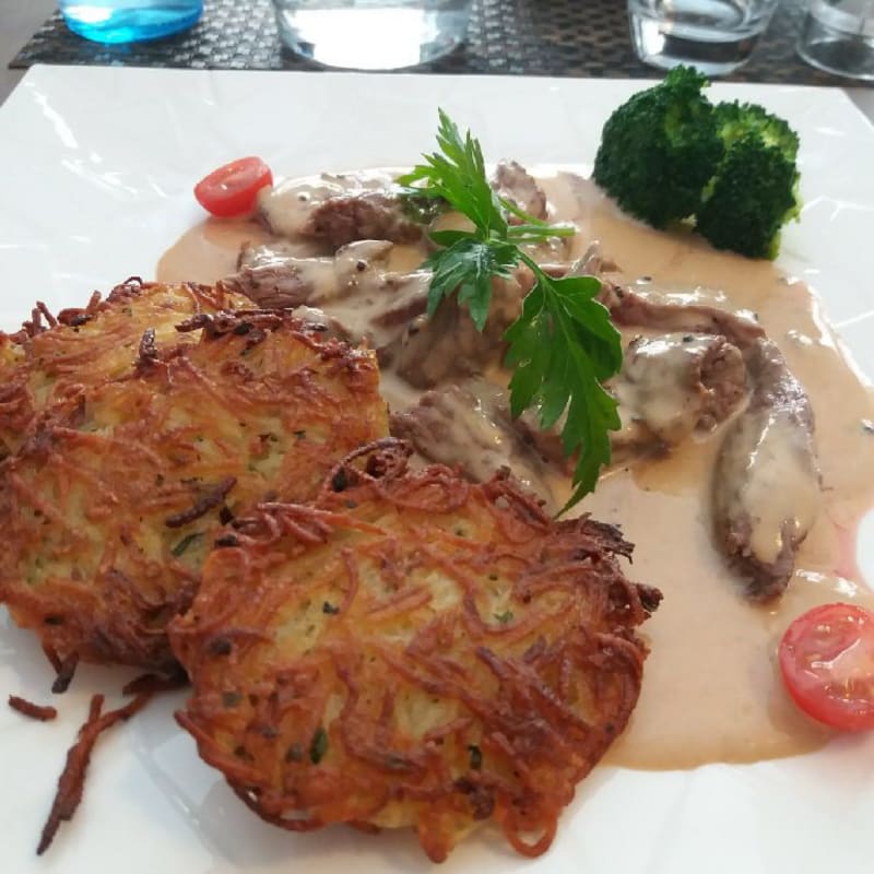 Onglet de veau sauce poivre vert et galettes de pommes de terre - Au Passé Retrouvé, Strasbourg