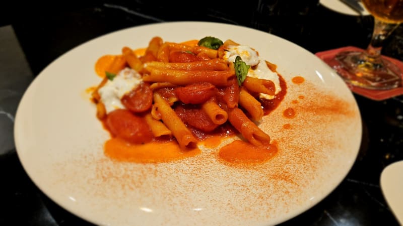 Makarones a los 3 tomates , stracciatella,parmesano , albahaca  - Gianna Ristorante, Madrid