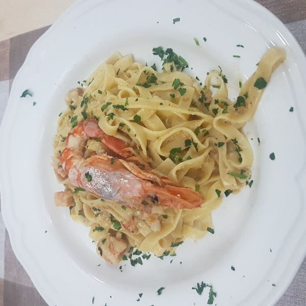 Tagliatelle al pesto di pistacchio e gamberi - Sopra il Mare, Genoa