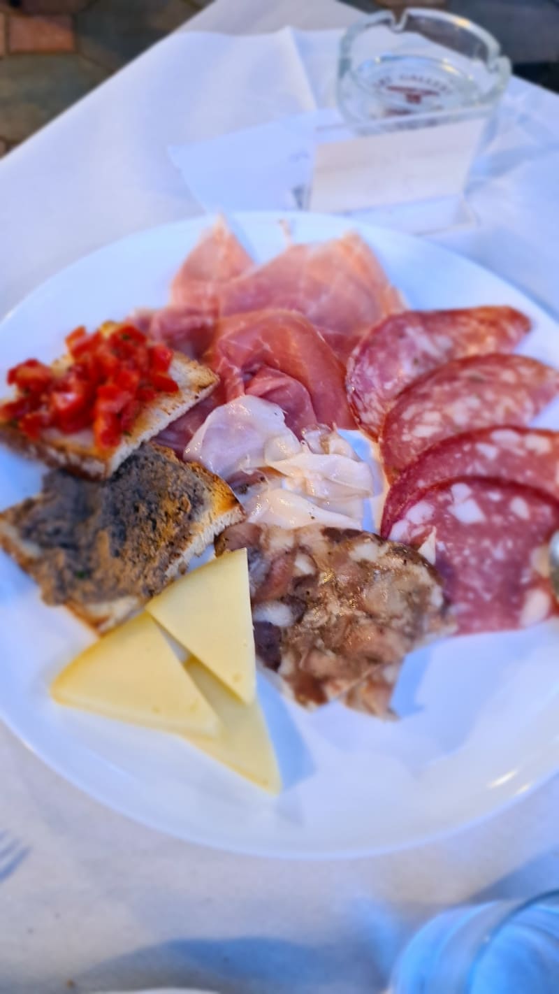 Tagliere di salumi, pecorino e crostini - La Terrazza, Montecatini Terme