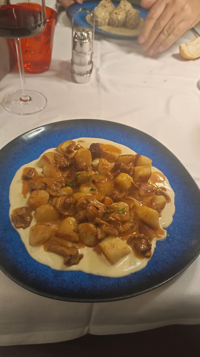 Gnocchi di Patate Croccanti in Fonduta di Granae Iníerli - 4 Stagioni, Trento