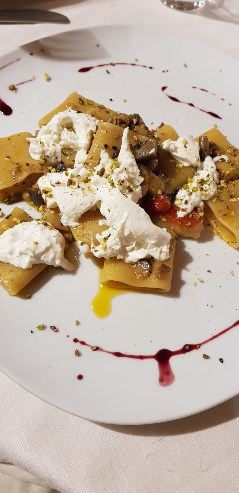 Paccheri Con Burrata Pomodorini  E Granella di Pistacchi  - Il Bove, Reggio Emilia