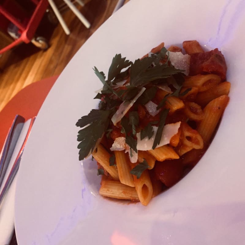 Pâtes arrabbiata et parmesan. - Clos Belle Juliette, Paris