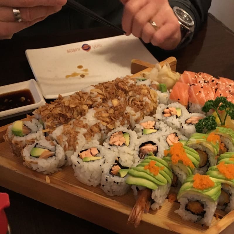 Mixte de california et maki - Sushi Yuki, Paris