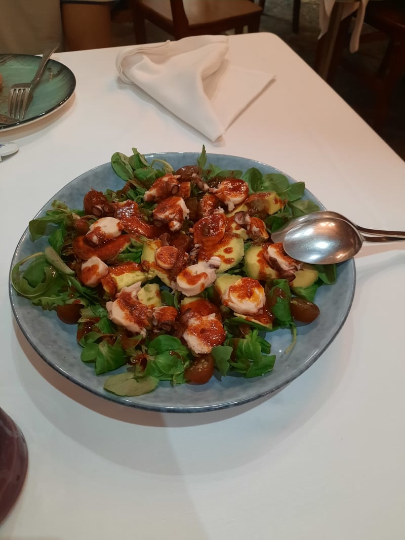 Ensalada pulpo y aguacate - La Maçana Menjars i Art, Alicante