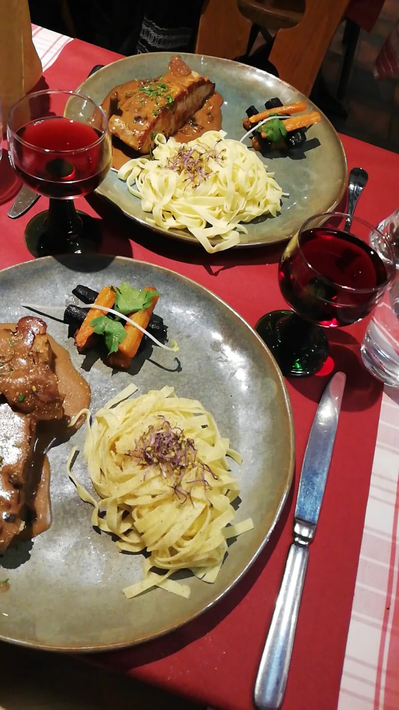 Veal With Mushroom Sauce, Egg Pasta And Carrots - Pfifferbriader, Strasbourg