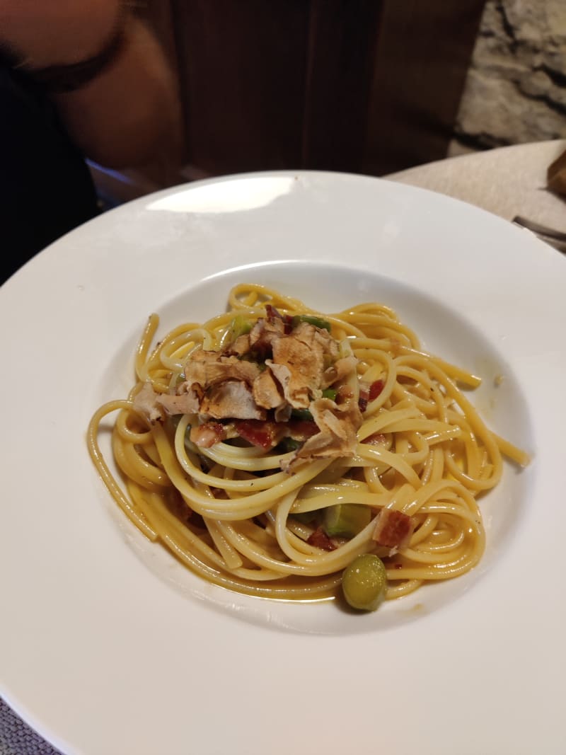 Linguine Carbonara - Osteria Tre Noci