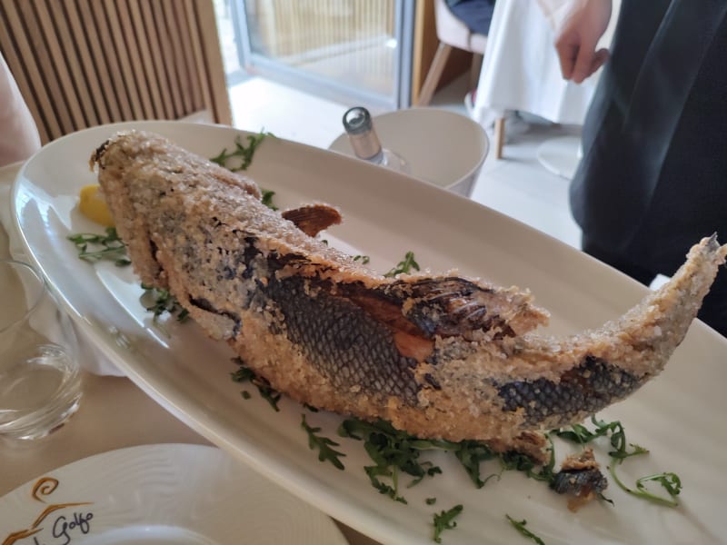 Spigola di mare fritta in crosta di sale  - Hostaria Mergellina, Naples