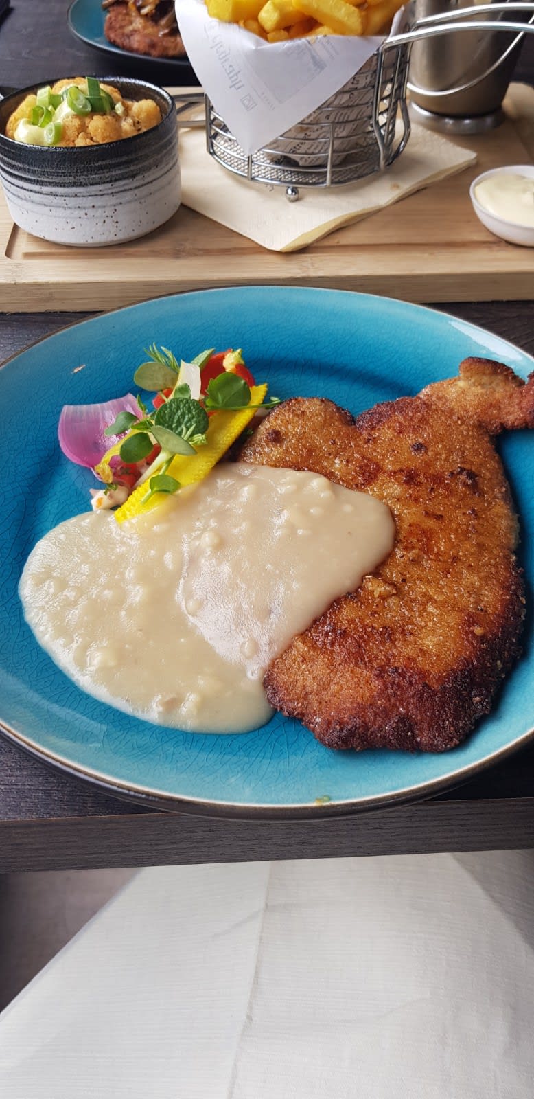 Dit is schnitzel met champignon saus.  Lekker! - De Tippe, Vledder