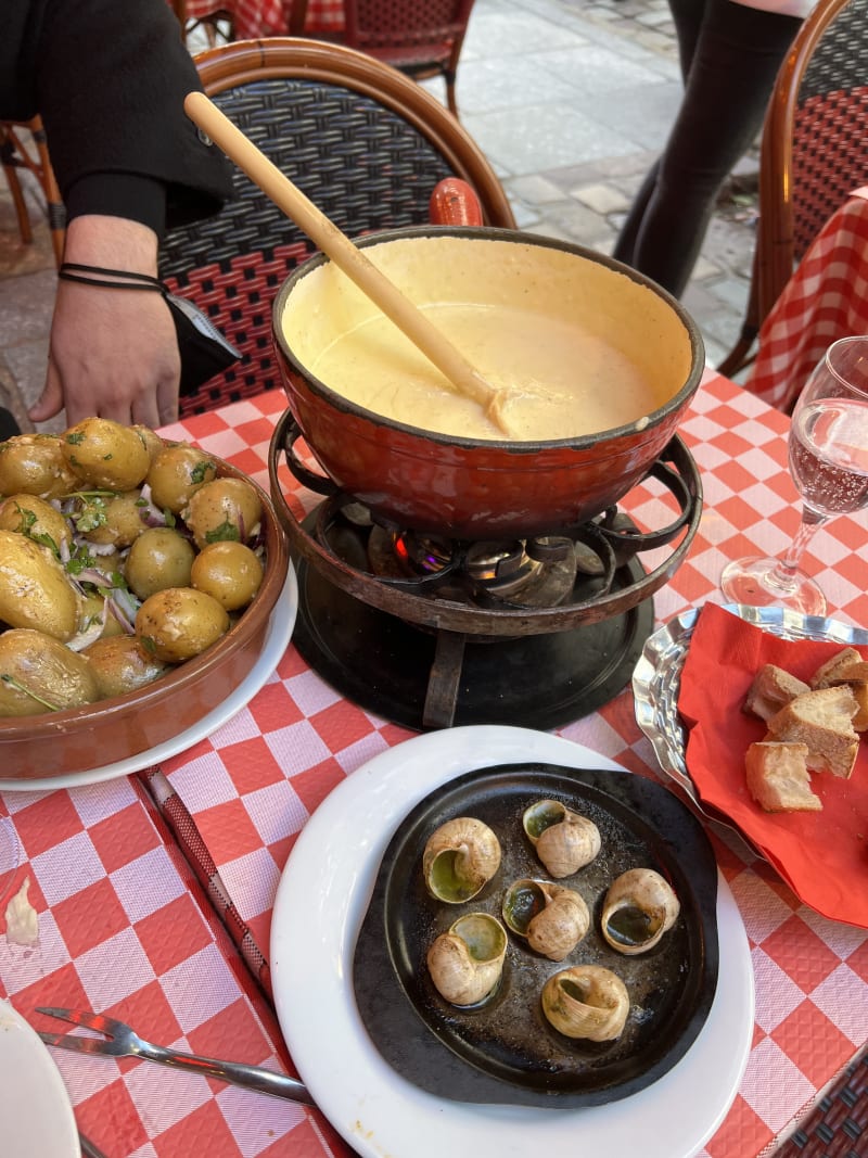 Fonduta che era acida e immangiabile - La Petite Hostellerie, Paris