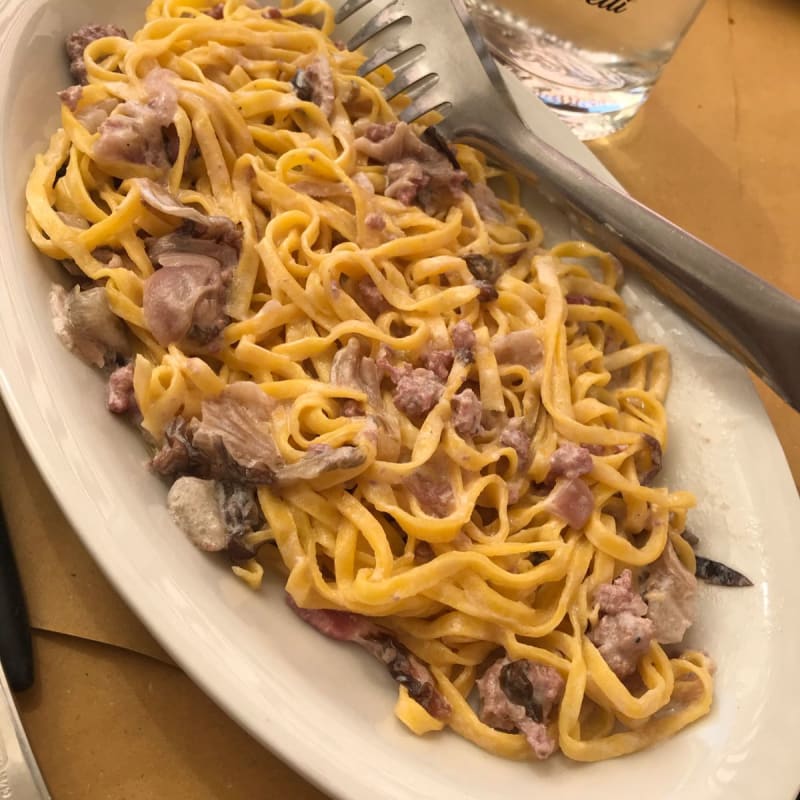 Tagliatelle con speck e radicchio .... - Ristorante Mandrelli