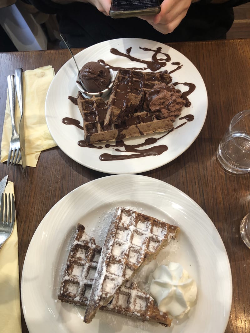 Gauffre simple au sucre à 4 euros - Photo de La Gaufrerie, Paris -  Tripadvisor