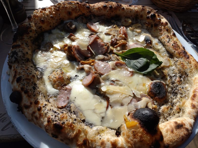 Pizza Al Tartufo - Villa Lidia