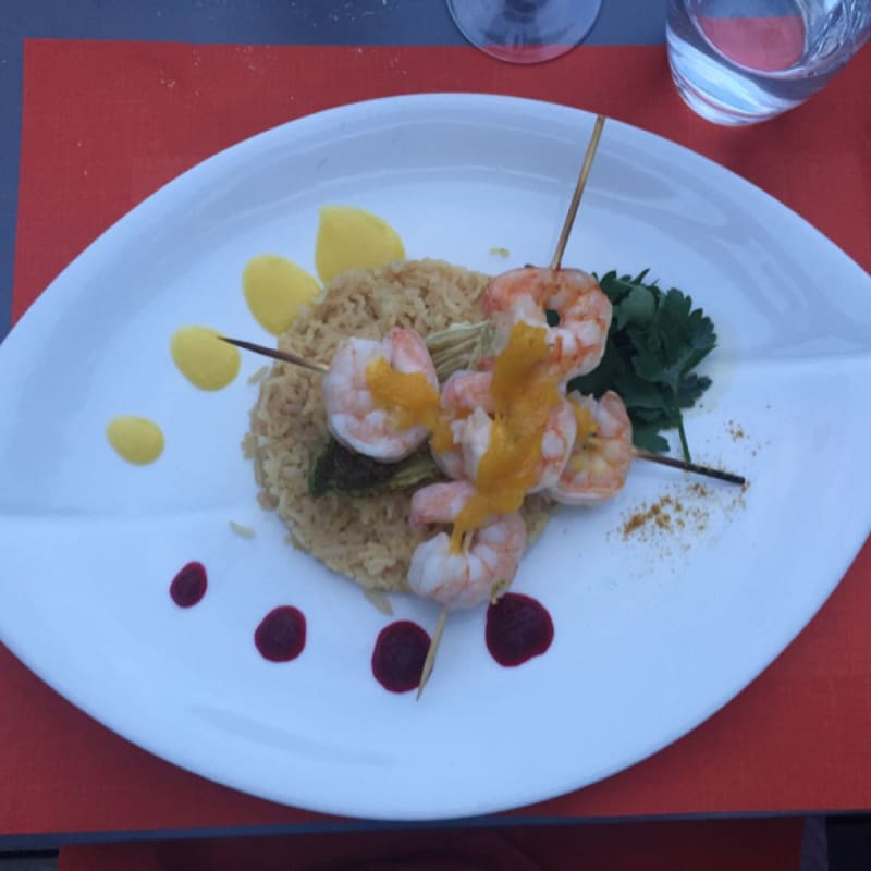 Plat: brochettes de gambas aux trois riz - La Villa Saint-Cloud, Saint-Cloud