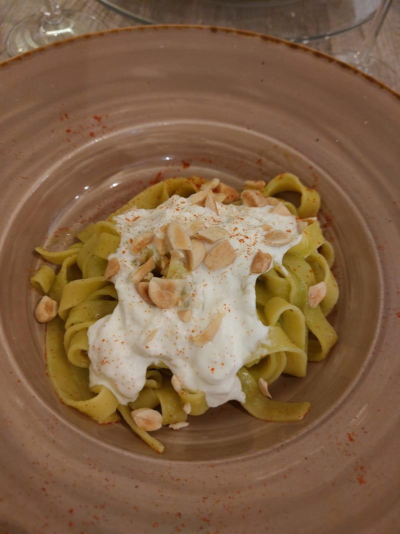 Tagliatelle con asparagi, stracciata di burrata e mandorle  - Osteria del Canbianco, Pistoia