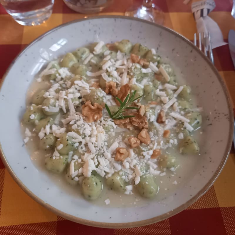 Chicchi di gnocchi agli spinaci con castelmagno e noci - Locanda di Lori, Turin