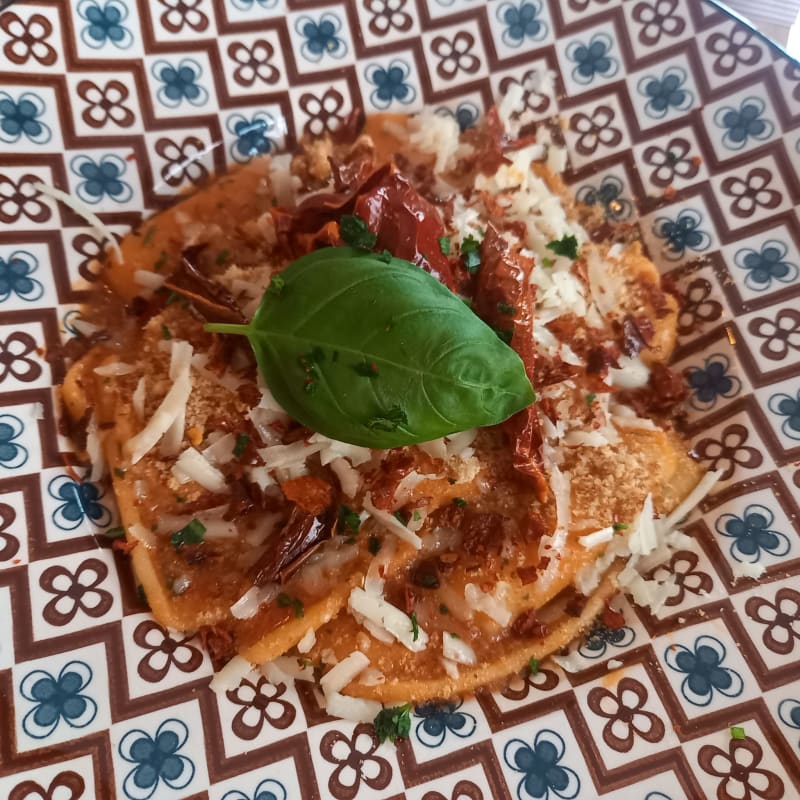 Strascinati con sugo di friggitelli e peperone crusco e pecorino - Locanda di Lori, Turin