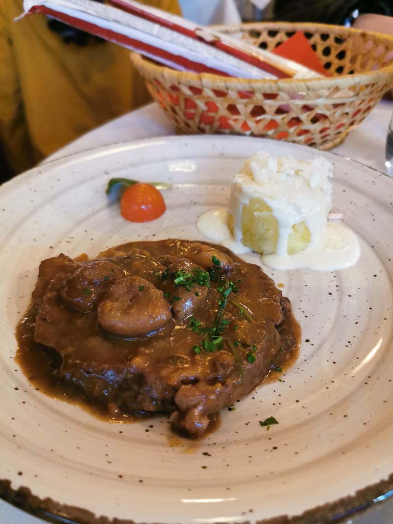 Brasato di manzo al nebbiolo e tortino di patate.  - Locanda di Lori, Turin