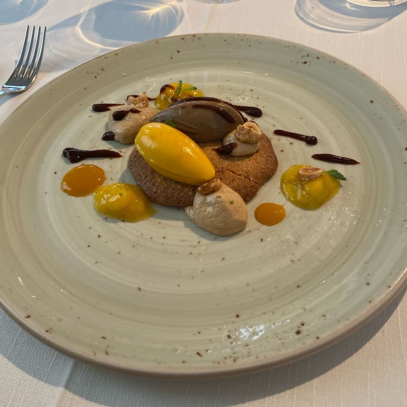 Sablè alle nocciole, cremoso al cappuccino e sorbetto al mango - Locanda San Lorenzo