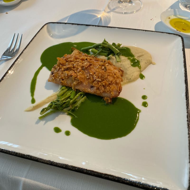 Trota dell'Alpago affumicata, crema "lusja" e hummus di fagioli gialét - Locanda San Lorenzo