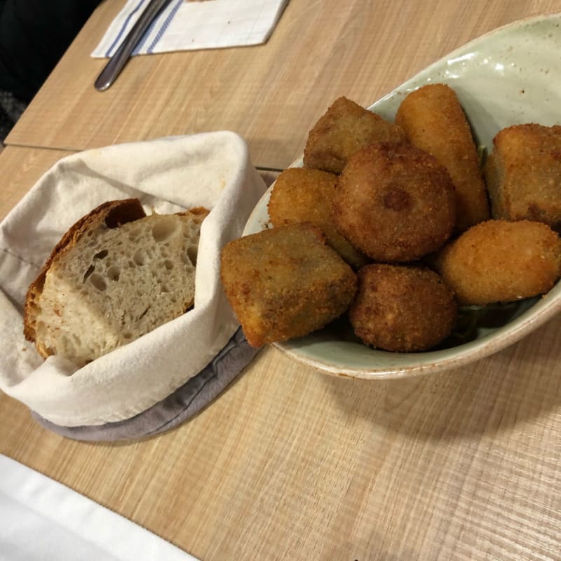 Croquetas mixtas de jamón, rabo de toro y carabinero  - Rotonda de Pacífico, Madrid